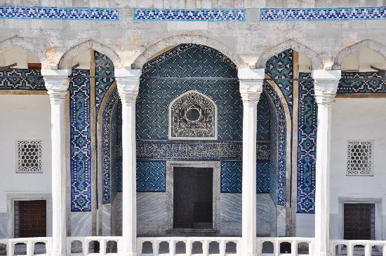 second-museum-tiled-kiosk